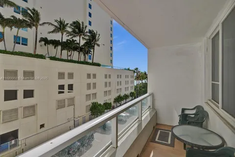 $425,000 | 5005 Collins Avenue, Unit 424, Miami Beach, FL 33140