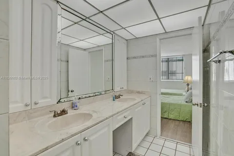 $425,000 | 5005 Collins Avenue, Unit 424, Miami Beach, FL 33140