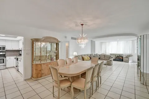 $425,000 | 5005 Collins Avenue, Unit 424, Miami Beach, FL 33140
