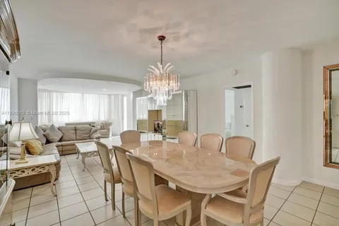 $425,000 | 5005 Collins Avenue, Unit 424, Miami Beach, FL 33140