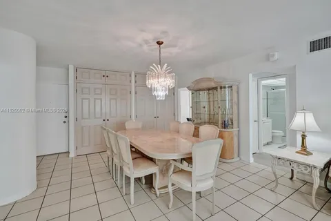 $425,000 | 5005 Collins Avenue, Unit 424, Miami Beach, FL 33140