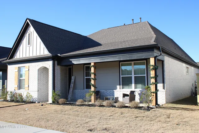 $347,900 | 612 Bolivar Drive, Nesbit, MS 38651