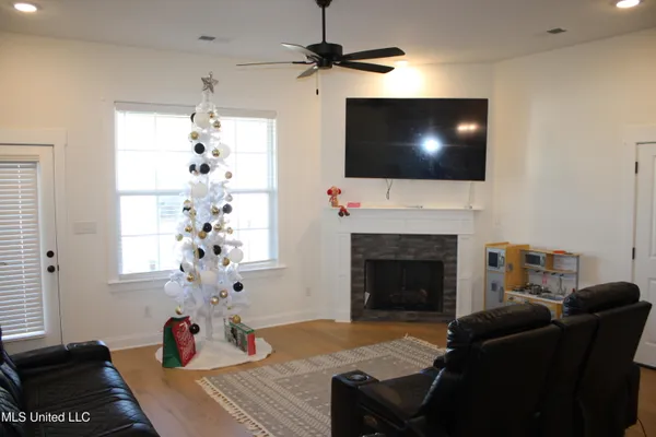 $347,900 | 612 Bolivar Drive, Nesbit, MS 38651