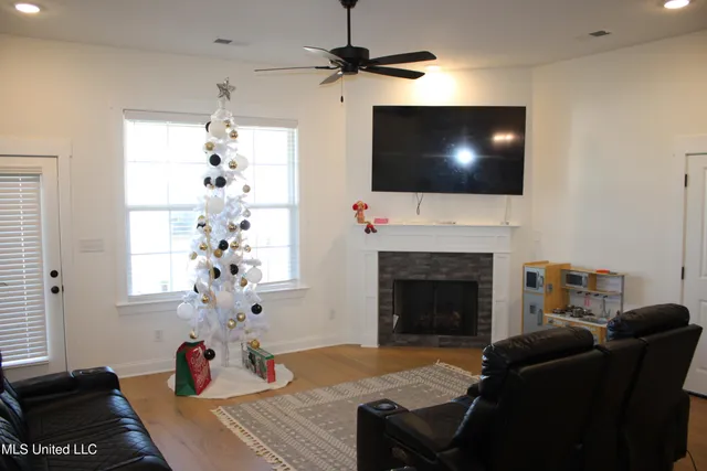 $347,900 | 612 Bolivar Drive, Nesbit, MS 38651