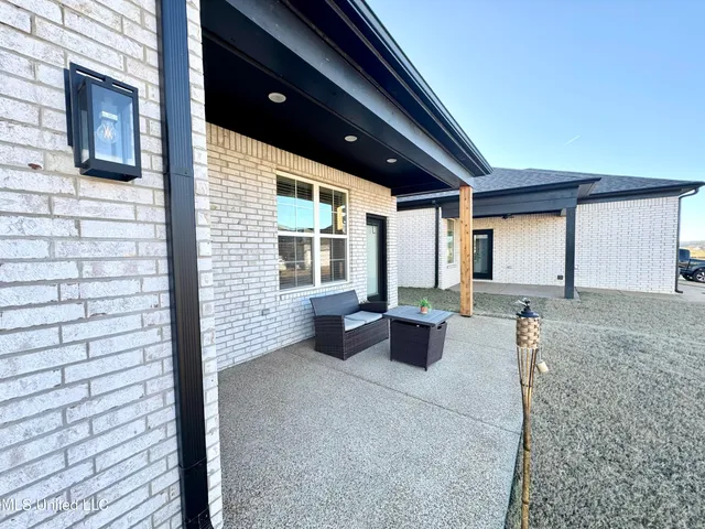 $347,900 | 612 Bolivar Drive, Nesbit, MS 38651