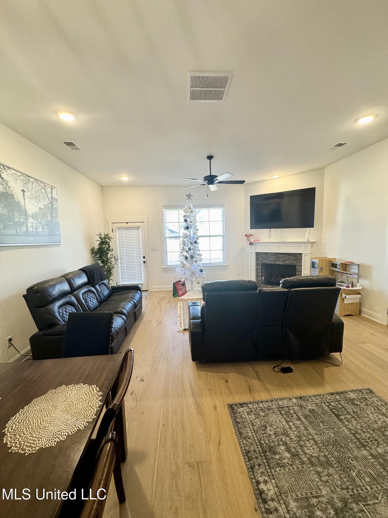 612 Bolivar Drive Nesbit, MS 38651 - Photo 4 of 41 IMG_0649