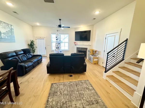 $347,900 | 612 Bolivar Drive, Nesbit, MS 38651