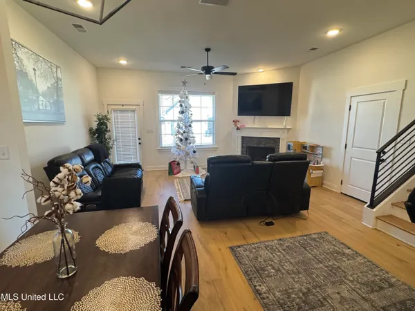 $347,900 | 612 Bolivar Drive, Nesbit, MS 38651