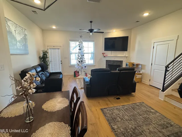 $347,900 | 612 Bolivar Drive, Nesbit, MS 38651