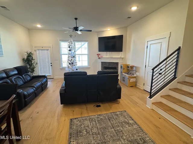 $347,900 | 612 Bolivar Drive, Nesbit, MS 38651