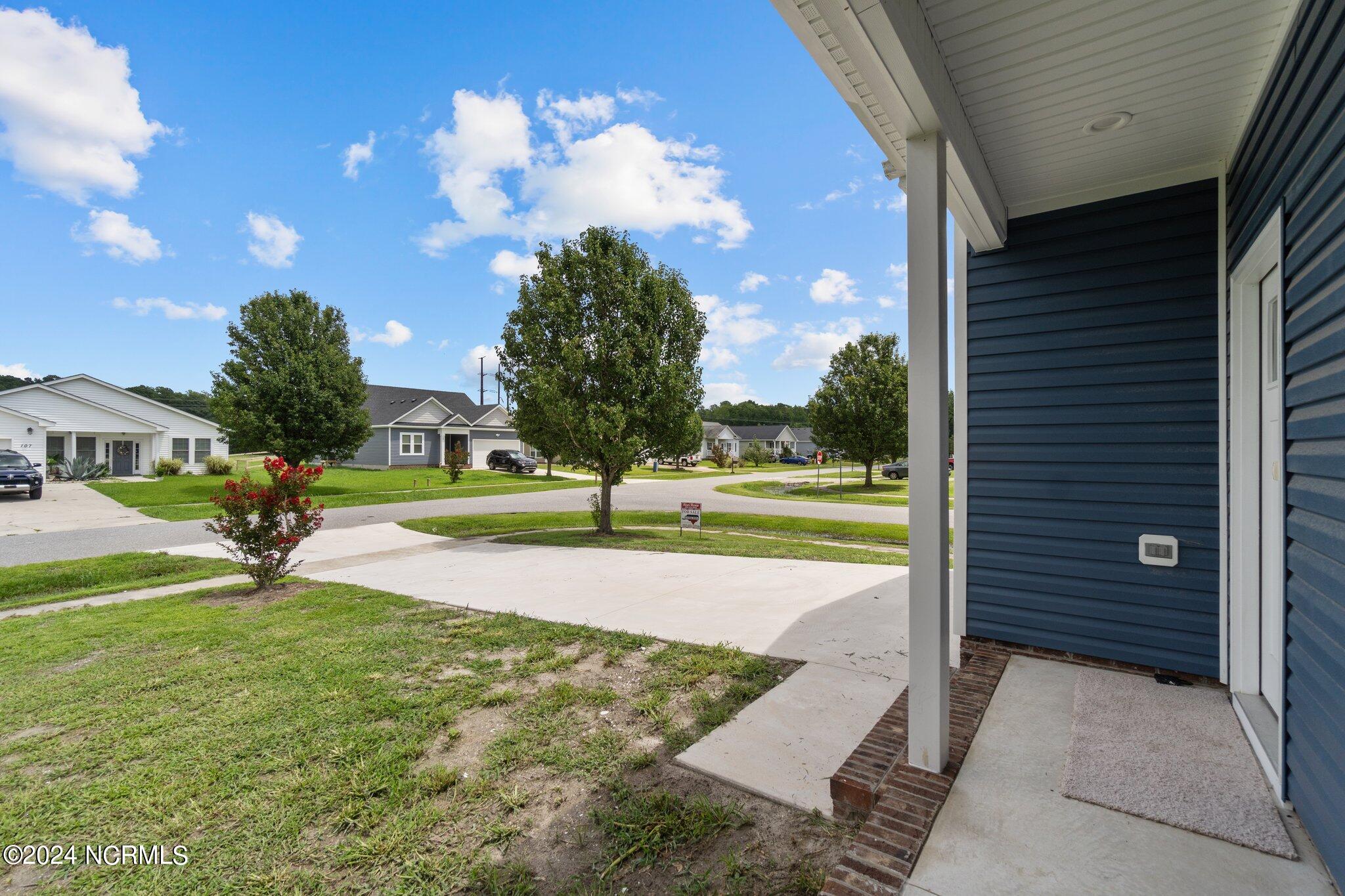 106 Meadow Ridge Lane Coinjock, NC 27923 - Photo 4 of 40 40-web-or-mls-DSC02464