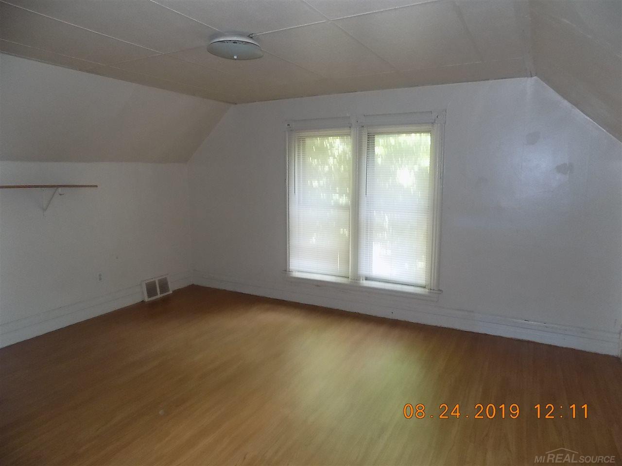 149 Clinton Street, Unit UPPER Mount Clemens, MI 48043 - Photo 6 of 9