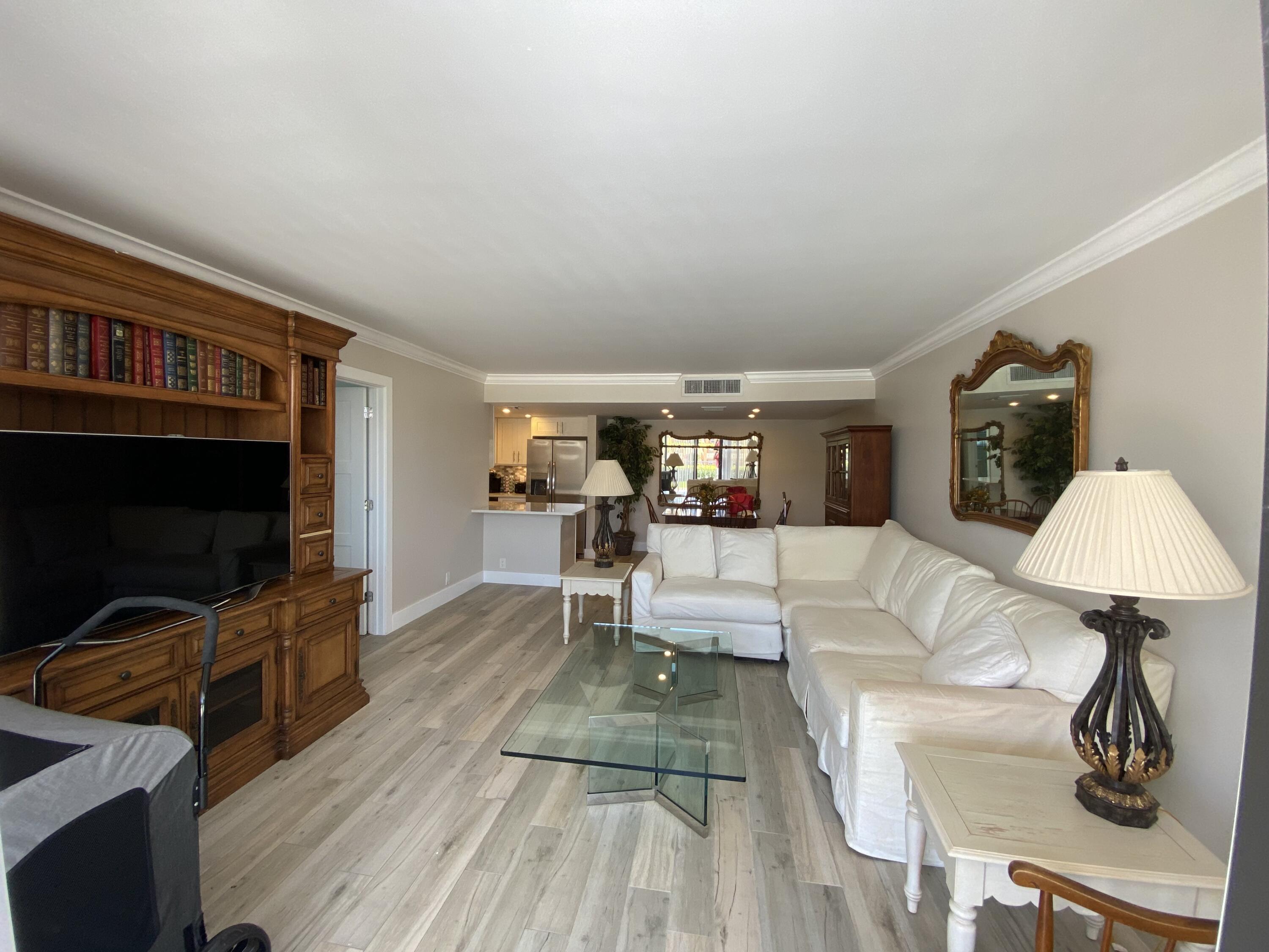 336 Golfview Road, Unit 303 North Palm Beach, FL 33408 - Photo 3 of 12 Living Room