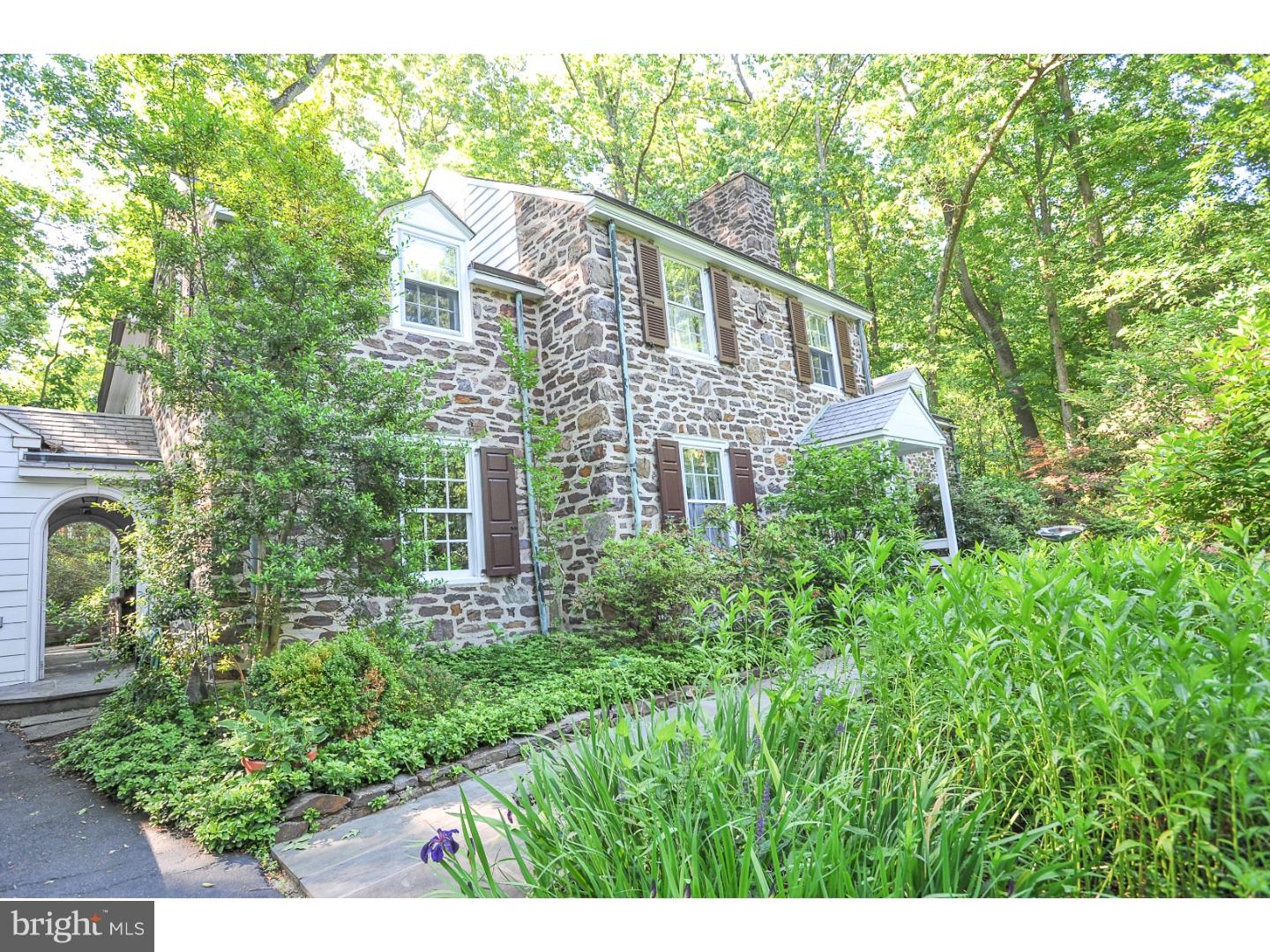 324 Woods Road Glenside, PA 19038 - Photo 2 of 25 Gallery Image 2