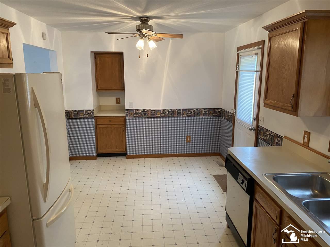 7235 Douglas Road Lambertville, MI 48144 - Photo 9 of 22