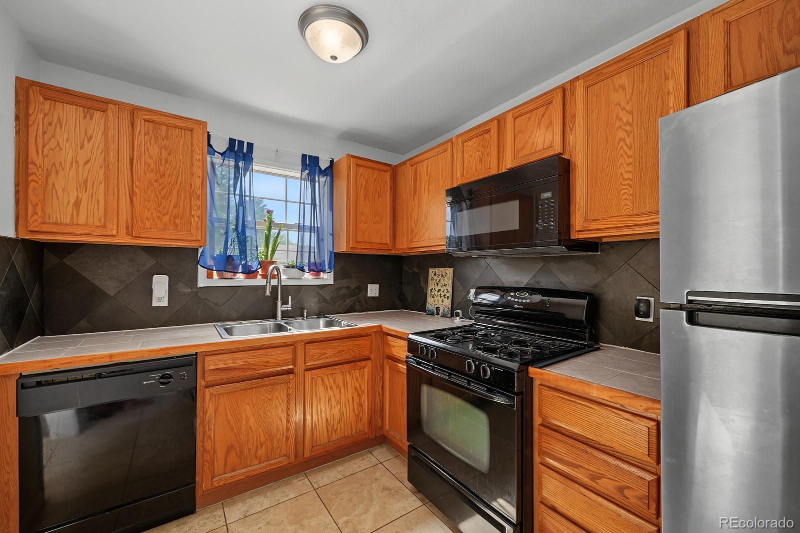 452 Perry Street Denver, CO 80204 - Photo 10 of 20