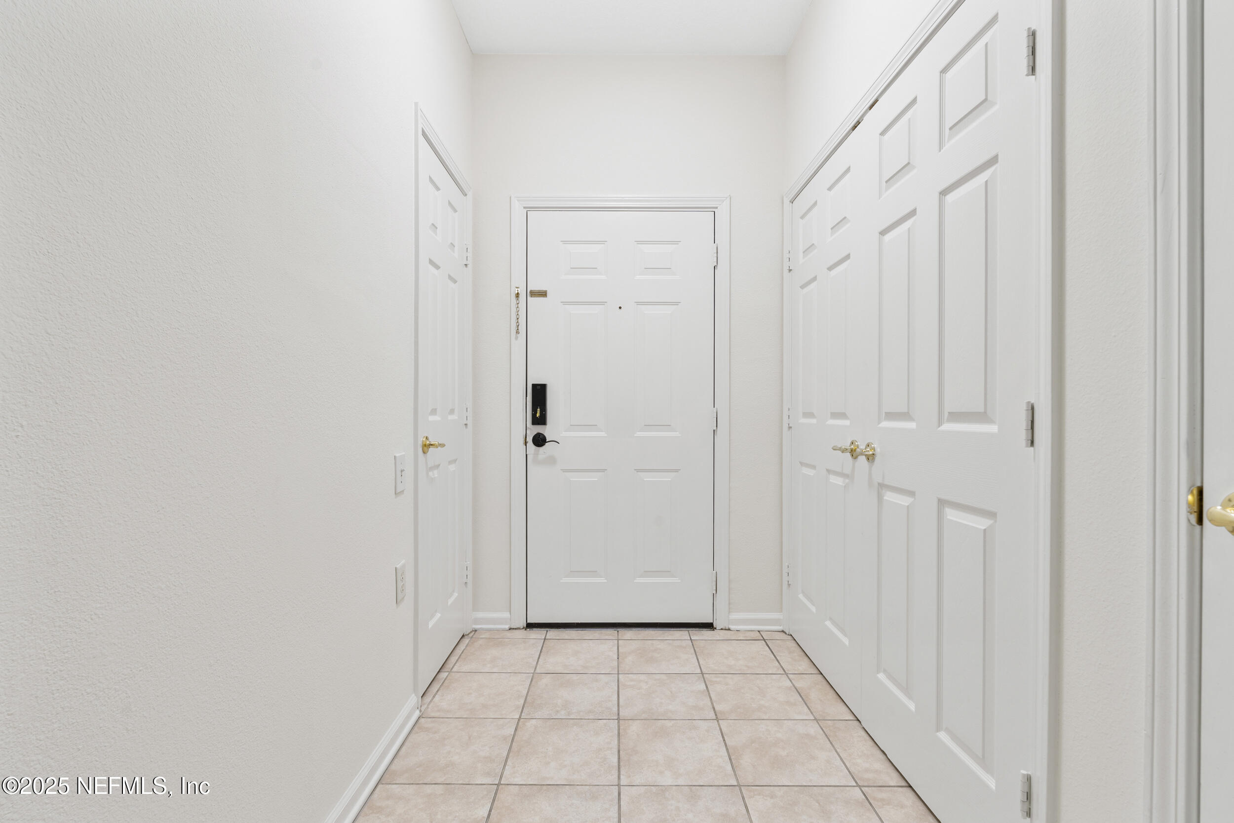7990 Baymeadows Road East, Unit 120 Jacksonville, FL 32256 - Photo 4 of 38 a view of a hallway