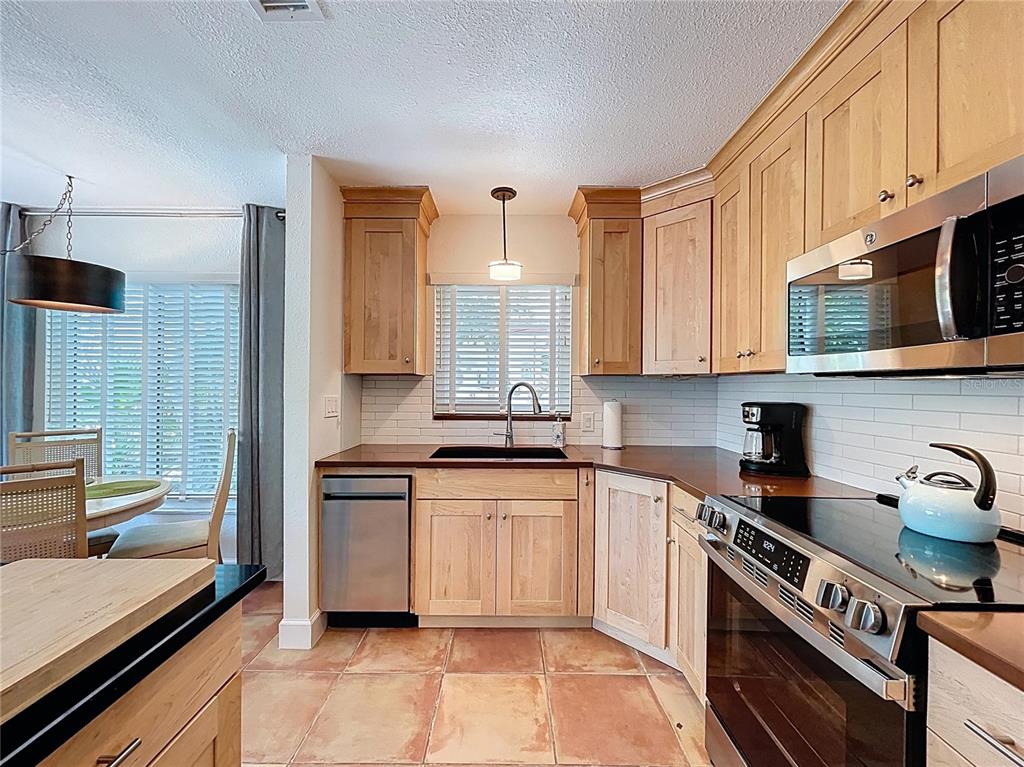 706 Jacaranda Road Anna Maria, FL 34216 - Photo 17 of 70 Gallery Image 17