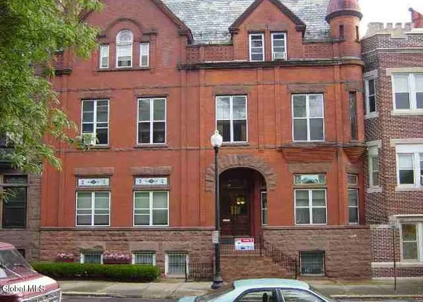 $1,050 | 479 State Street, Unit 7, Albany, NY 12203