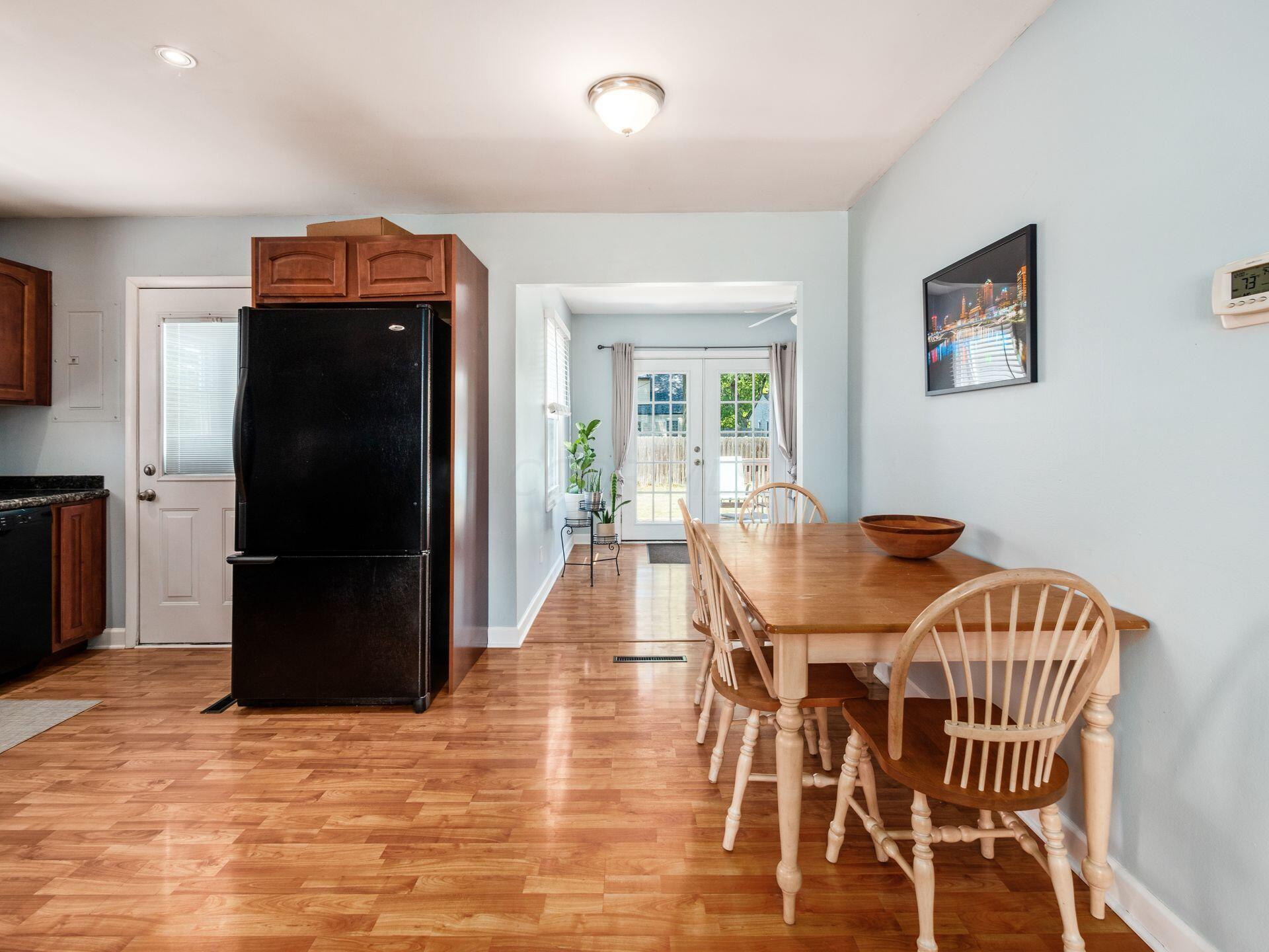 311 Topsfield Road Columbus, OH 43228 - Photo 14 of 48 Kitchen Eating Area