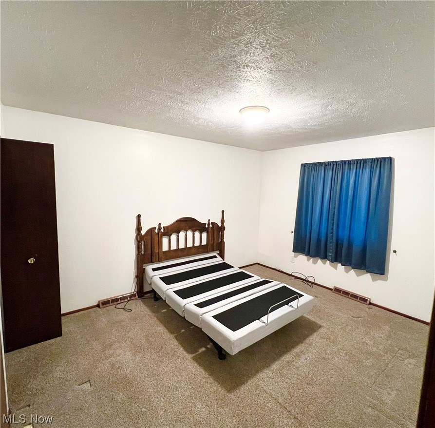 401 South Ridge Drive Cleveland, OH 44109 - Photo 8 of 17 Gallery Image 8