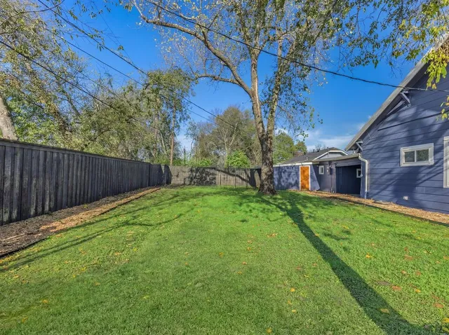 a view of a back yard of the house