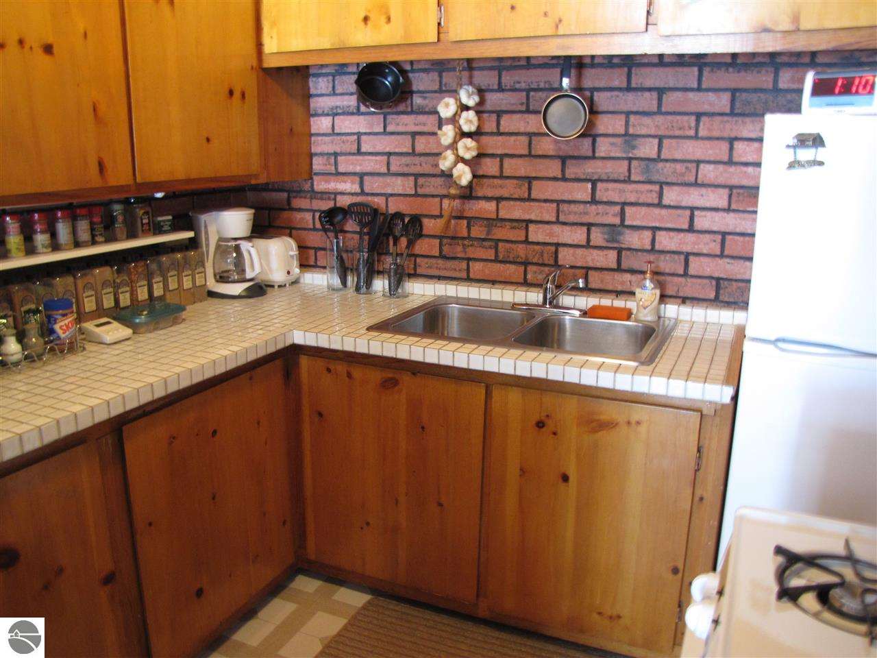674 Ridge Road Beulah, MI 49617 - Photo 20 of 47 1857955-19.JPG