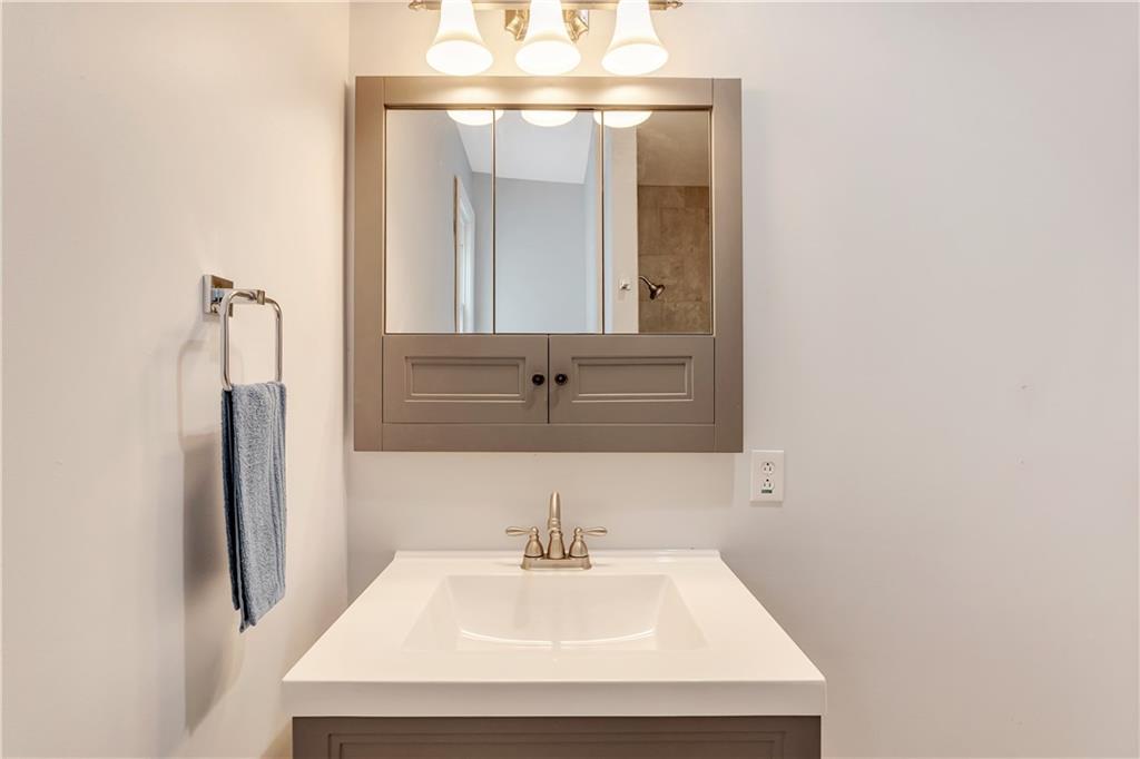 817 13th Street McKees Rocks, PA 15136 - Photo 9 of 18 Main floor full bathroom.