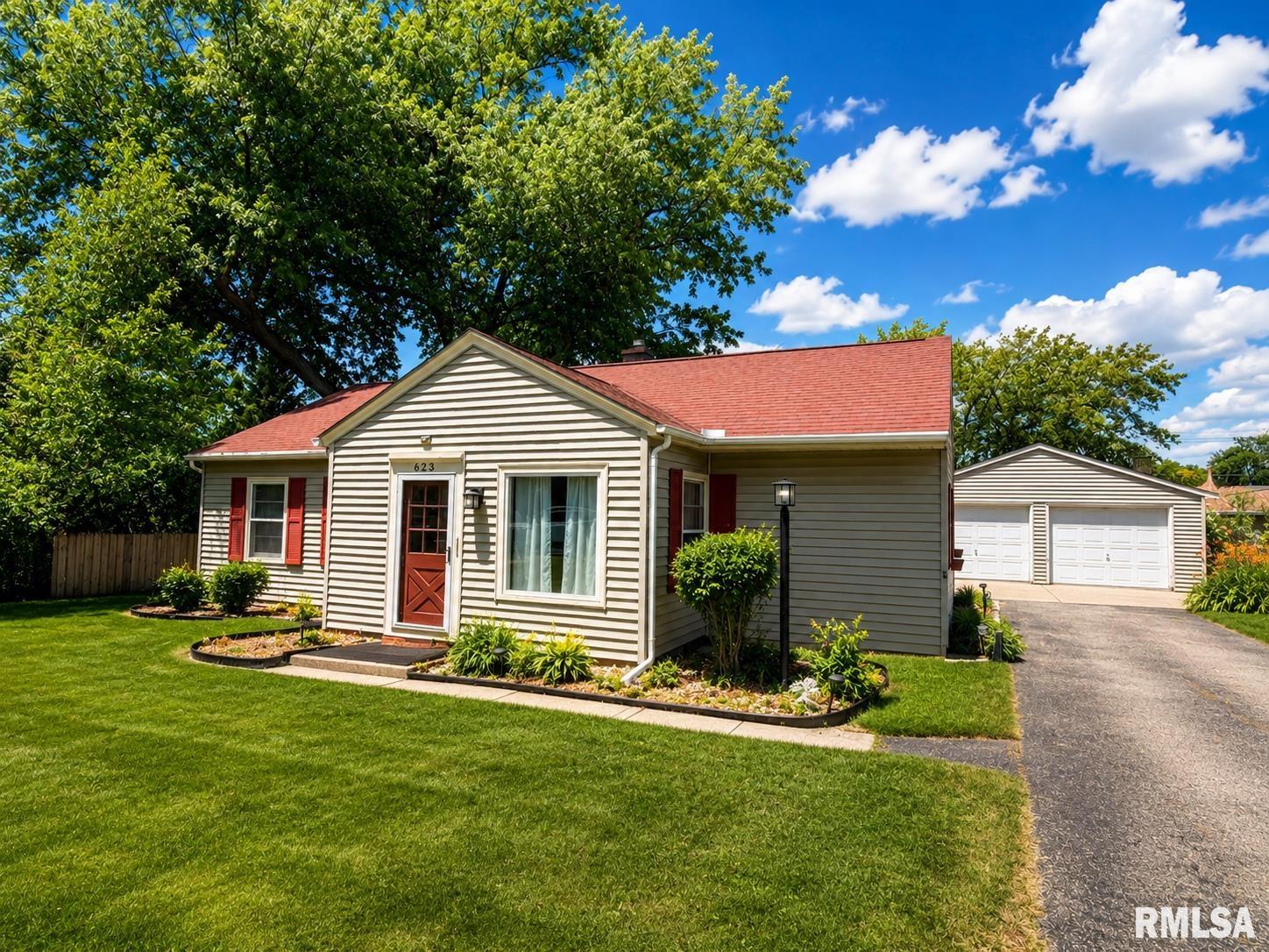 623 West Shoshone Road Peoria, IL 61614 - Photo 1 of 26