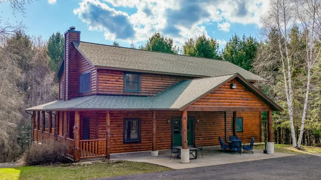 $824,900 | 18059 County Hwy OO, Chippewa Falls, WI 54729