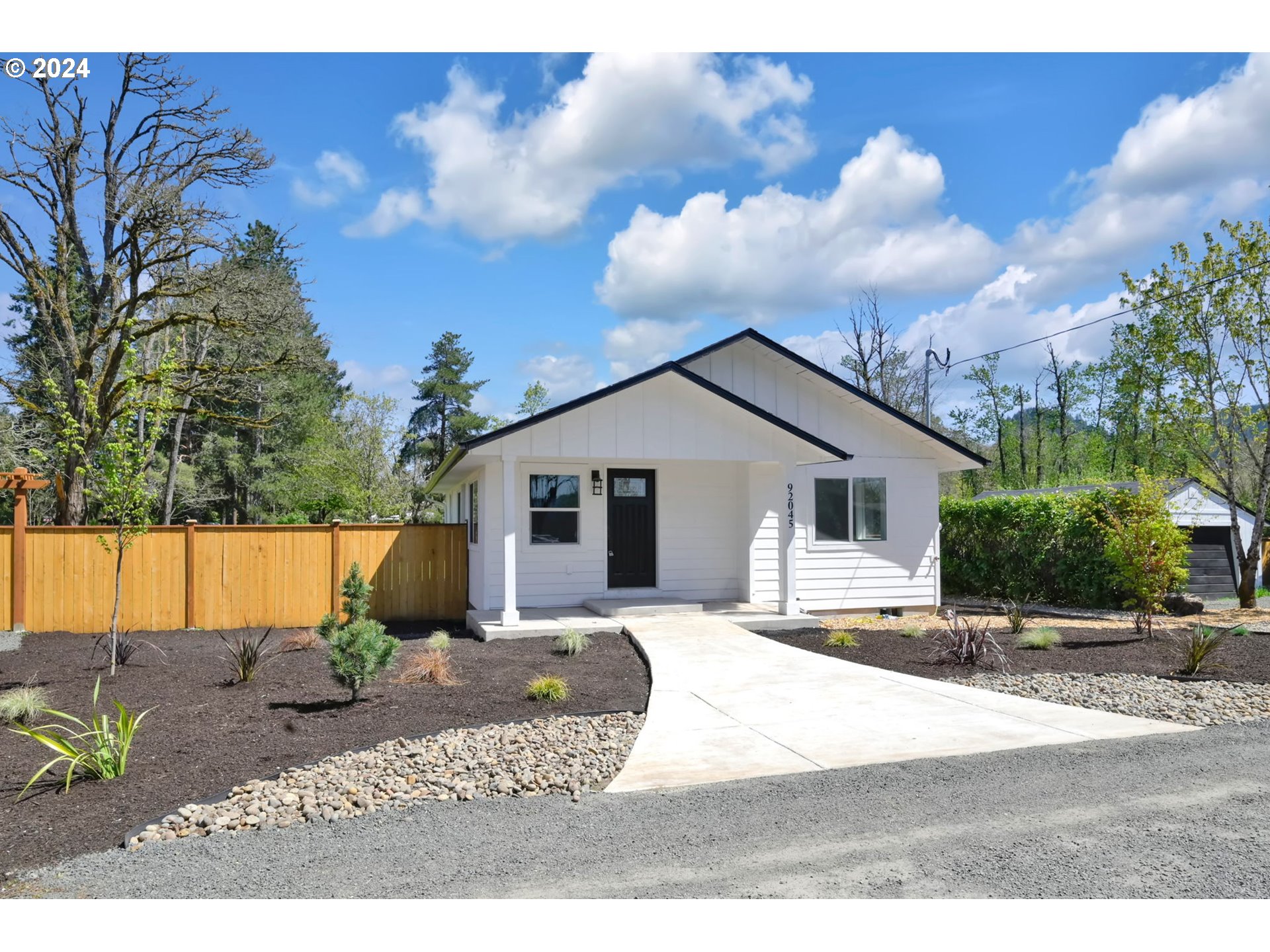 92045 Maple Lane Springfield, OR 97478 - Photo 1 of 21 a house view with a outdoor space