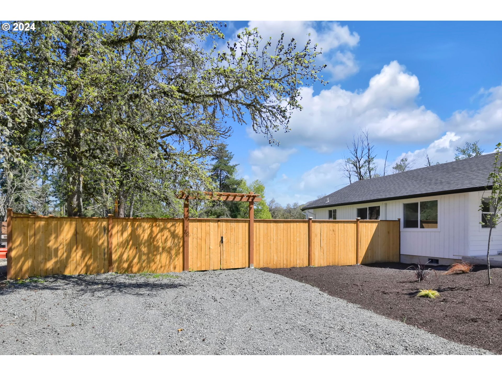 92045 Maple Lane Springfield, OR 97478 - Photo 15 of 21 a view of a backyard
