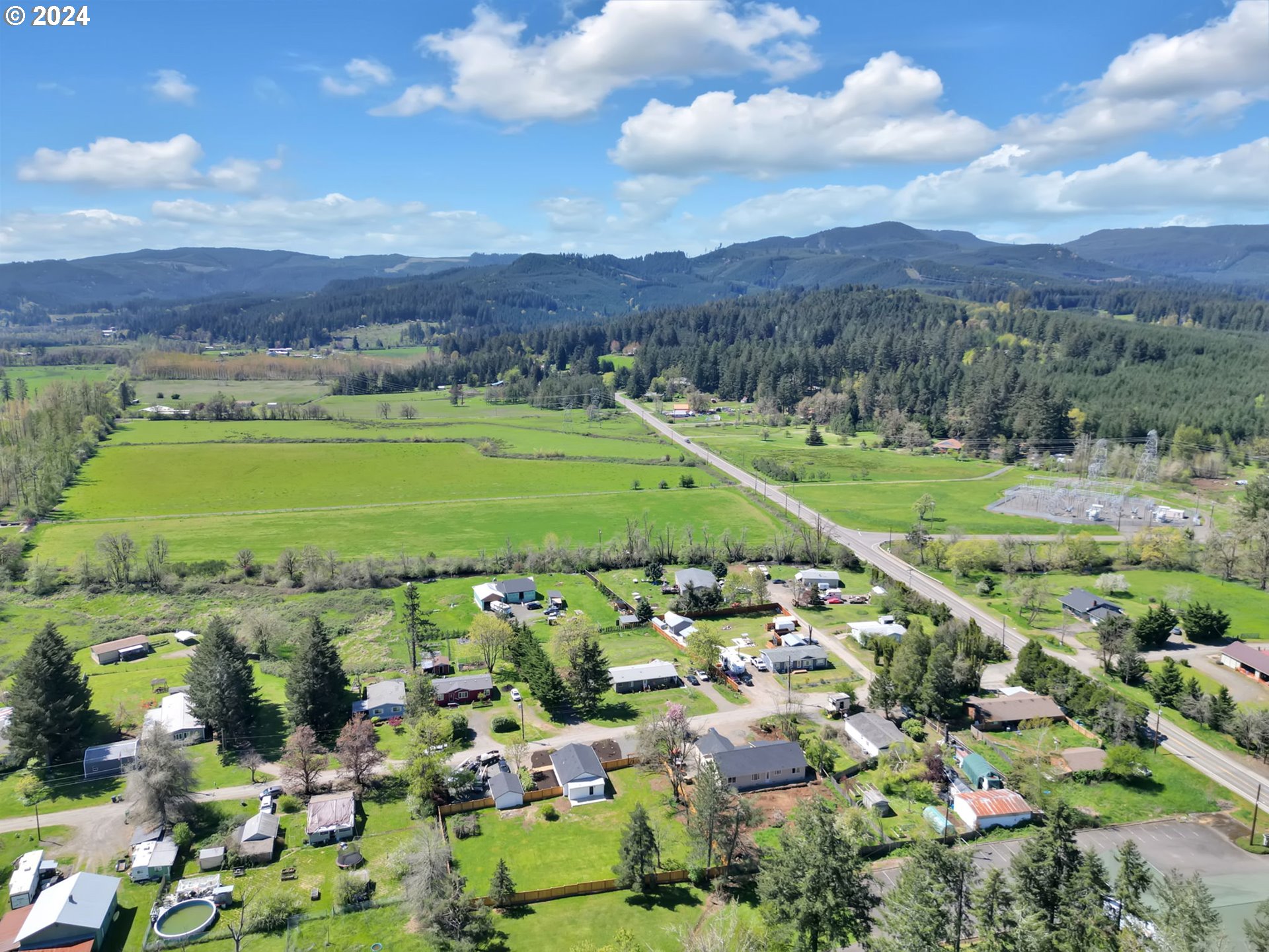 92045 Maple Lane Springfield, OR 97478 - Photo 19 of 21 a view of a city