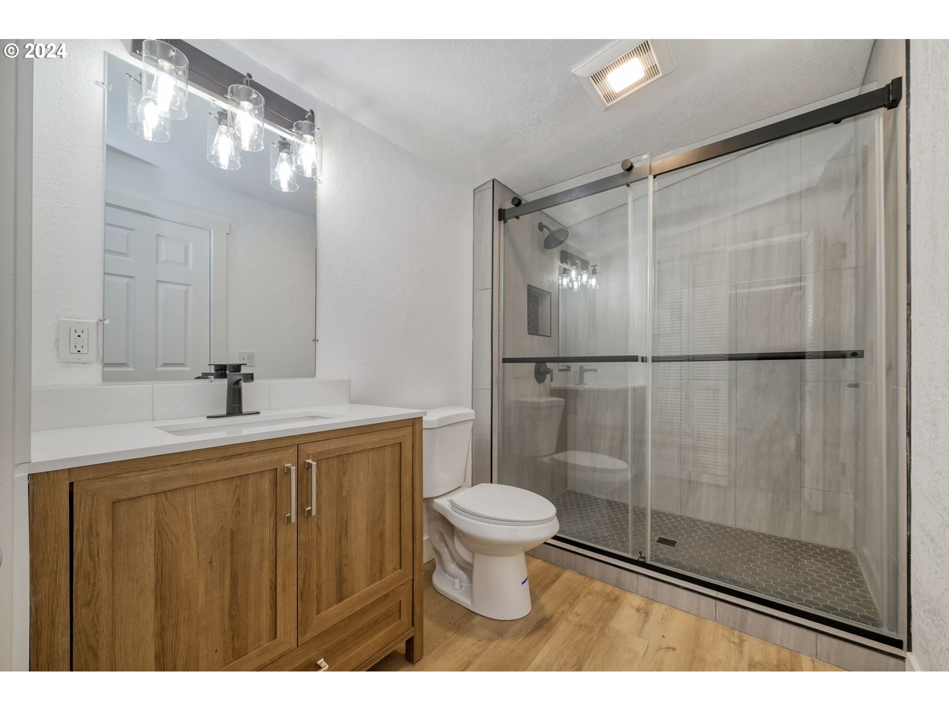 92045 Maple Lane Springfield, OR 97478 - Photo 8 of 21 a bathroom with a sink toilet and shower