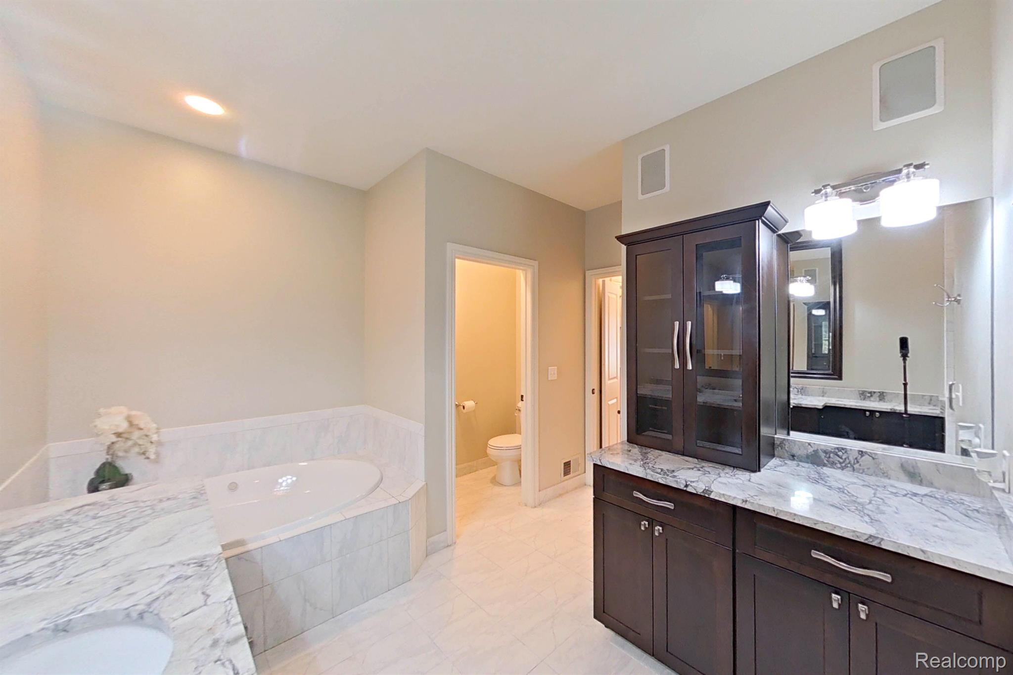 45890 South Stonewood Road Canton, MI 48187 - Photo 17 of 65 Gallery Image 17