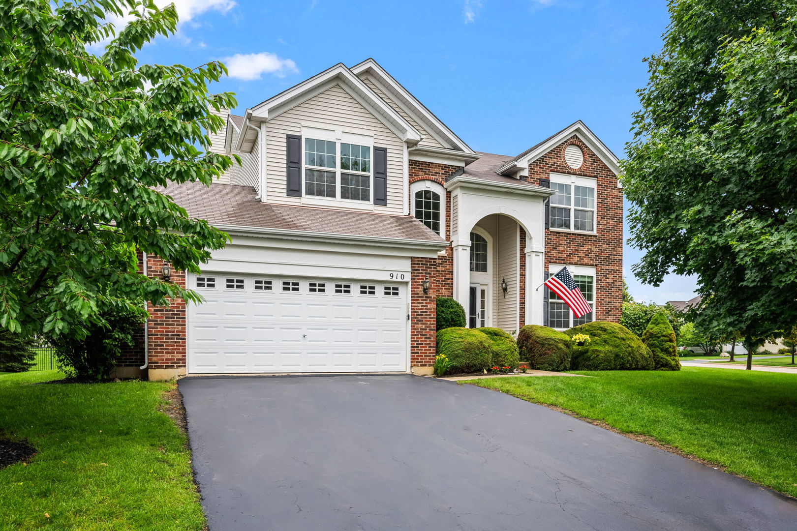 910 Marble Court Volo, IL 60073 - Photo 2 of 37