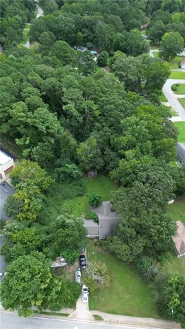 a view of a back yard