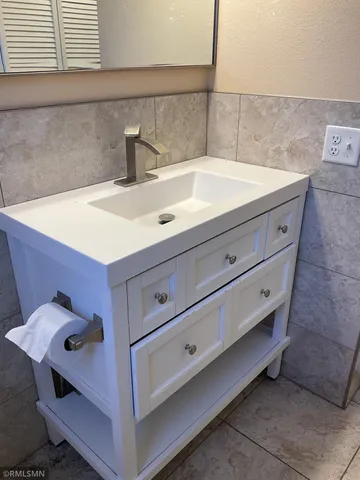 $1,600 | 28662 West Lake Drive, Madison Lake, MN 56063