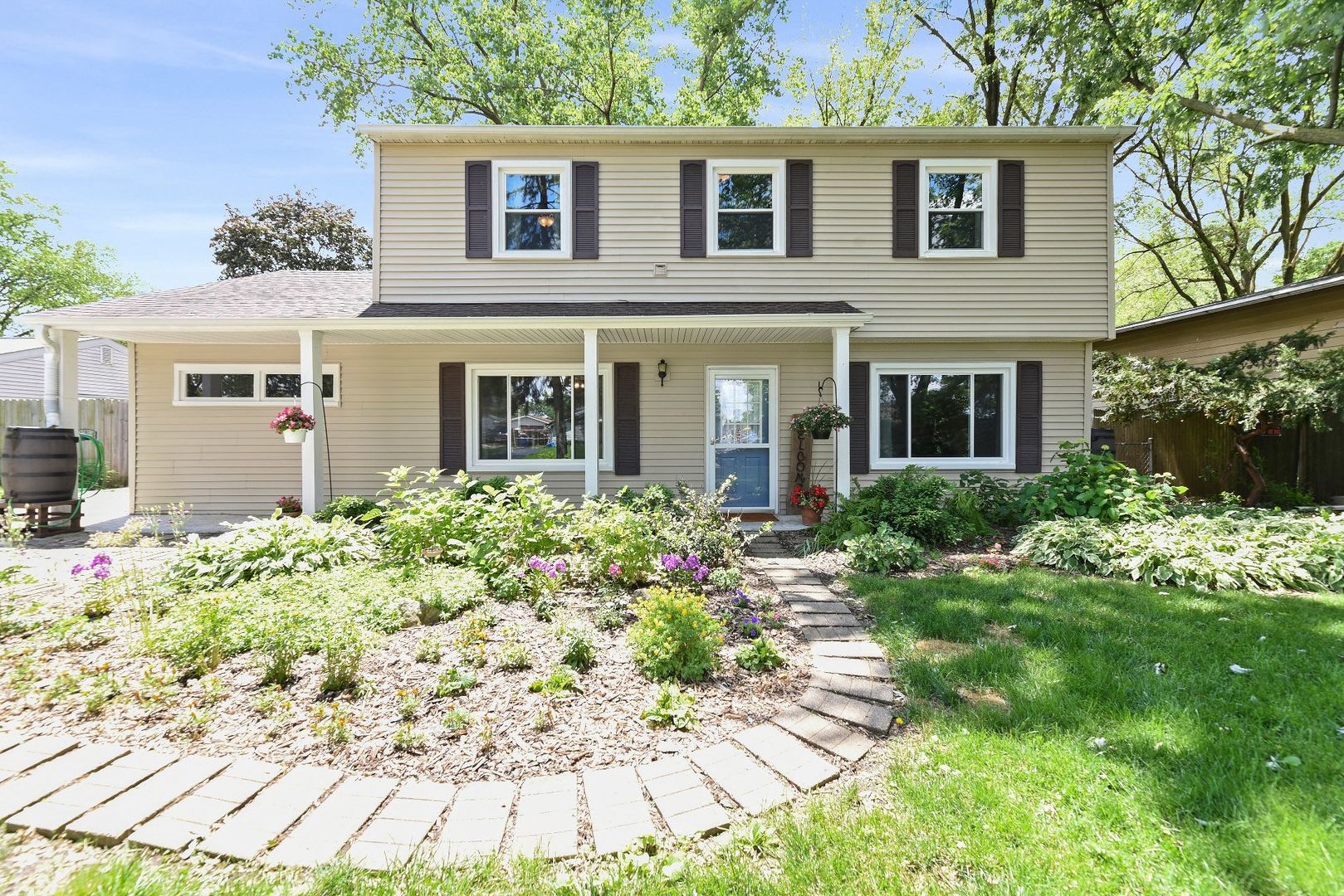 154 Queenswood Road Bolingbrook, IL 60440 - Photo 1 of 25