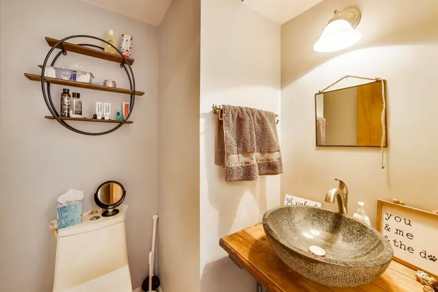 $750,000 | 1140 West Cornelia Avenue, Unit D, Chicago, IL 60657