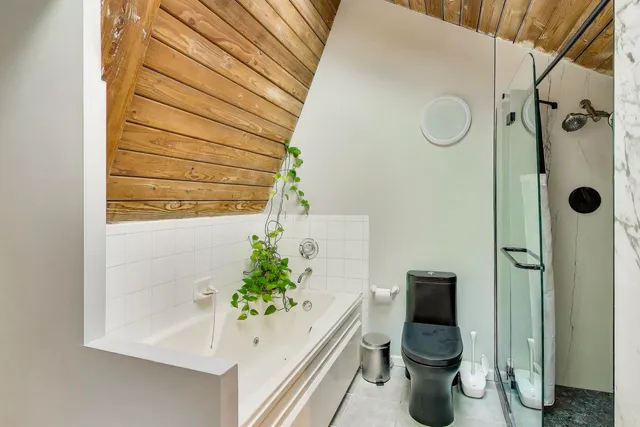 $750,000 | 1140 West Cornelia Avenue, Unit D, Chicago, IL 60657