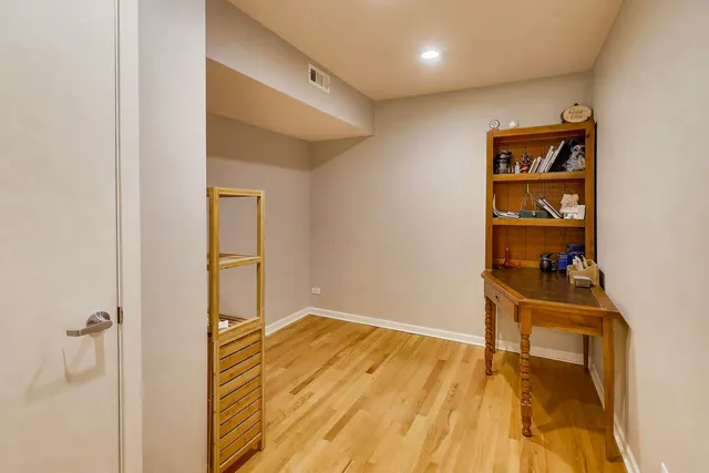 $750,000 | 1140 West Cornelia Avenue, Unit D, Chicago, IL 60657