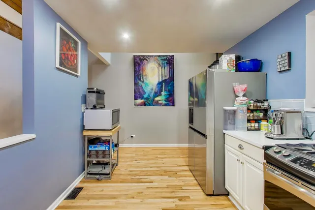 $750,000 | 1140 West Cornelia Avenue, Unit D, Chicago, IL 60657