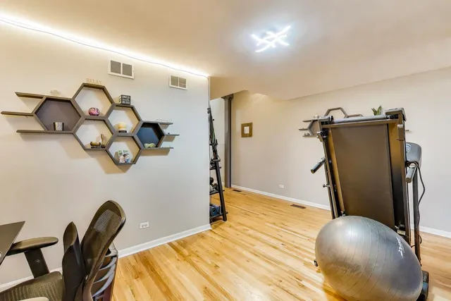 $750,000 | 1140 West Cornelia Avenue, Unit D, Chicago, IL 60657