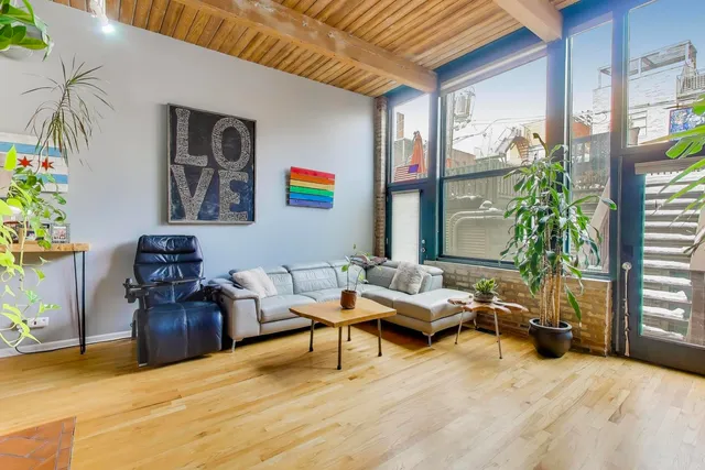 $750,000 | 1140 West Cornelia Avenue, Unit D, Chicago, IL 60657