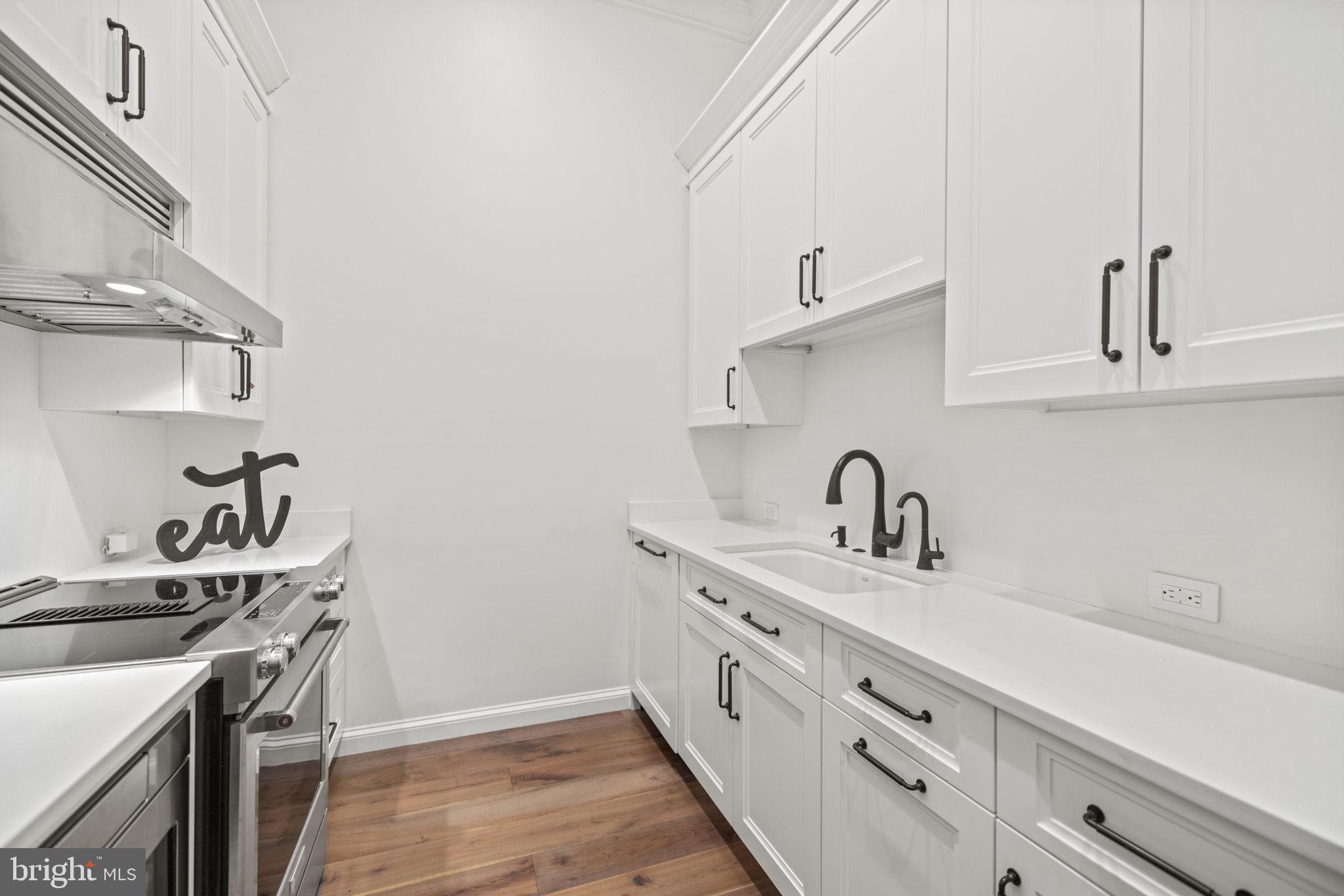 9819 Newhall Road Potomac, MD 20854 - Photo 23 of 60 Catering Kitchen