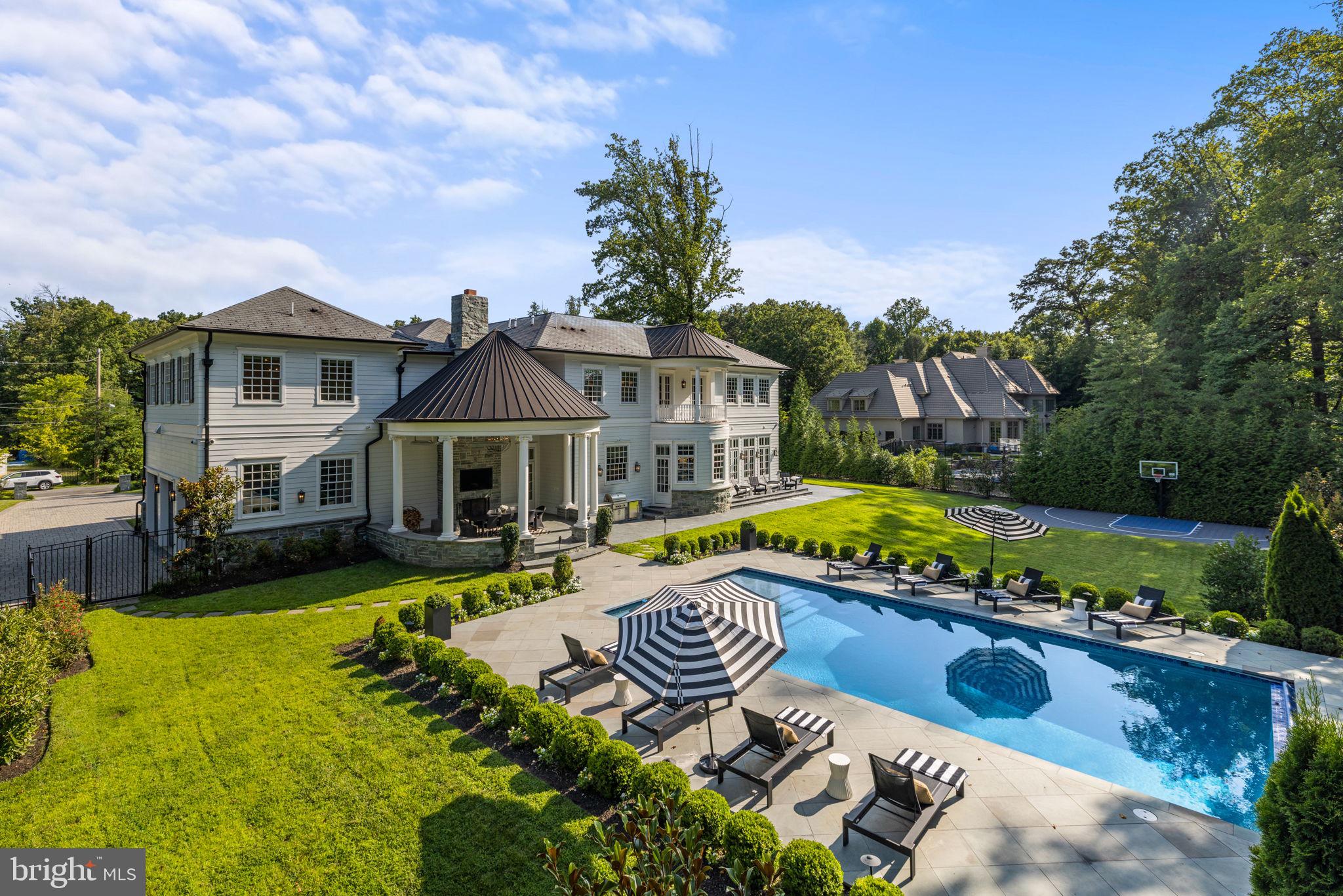 9819 Newhall Road Potomac, MD 20854 - Photo 3 of 60 Magnificent Outdoor Space