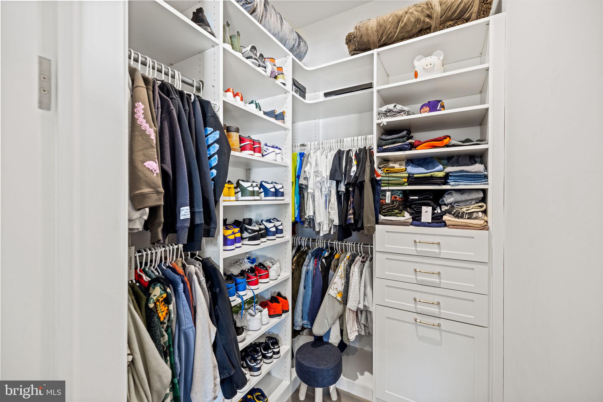 9819 Newhall Road Potomac, MD 20854 - Photo 36 of 60 Walk-in closet