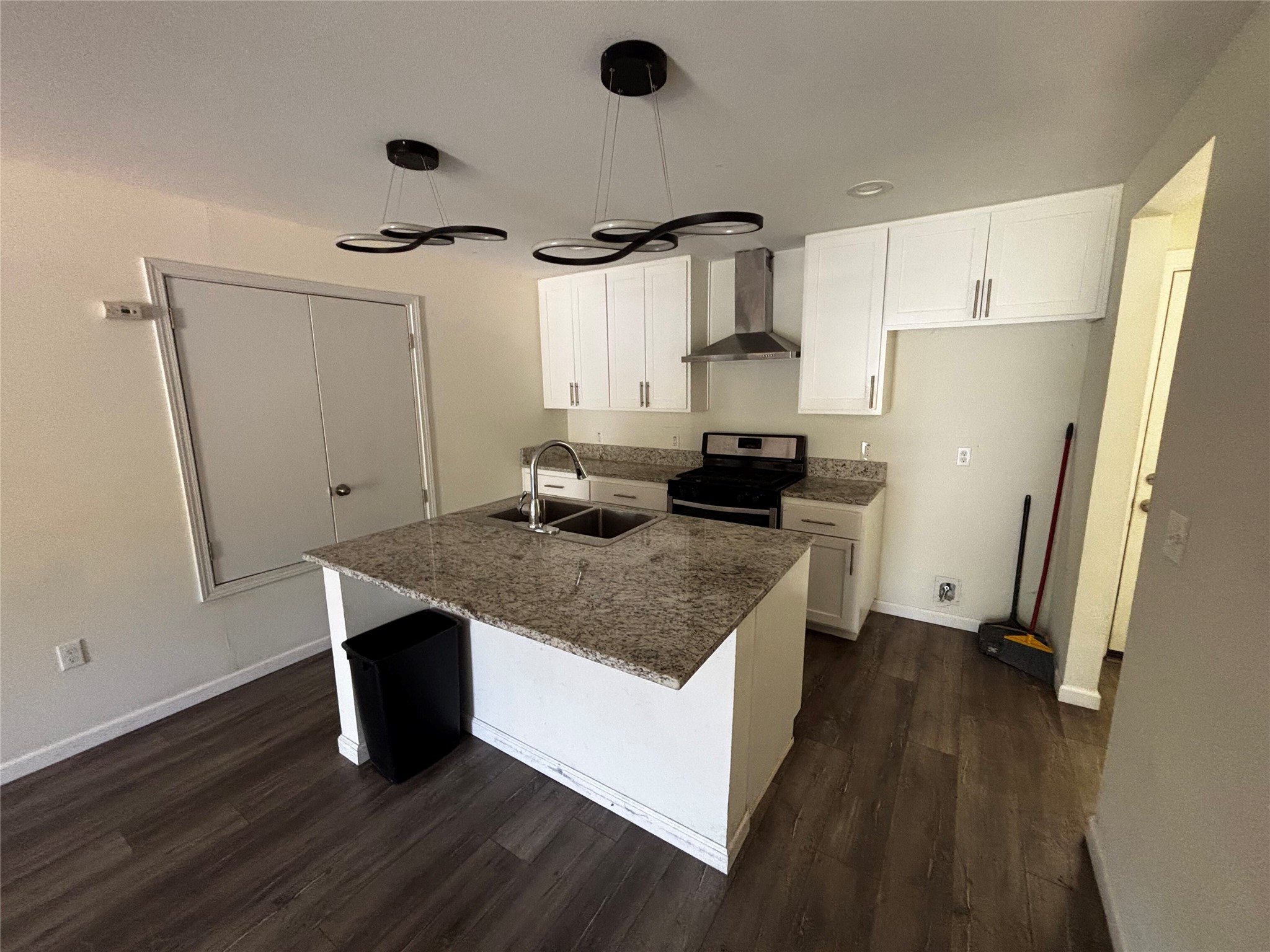 403 Delmar Avenue Austin, TX 78752 - Photo 3 of 20