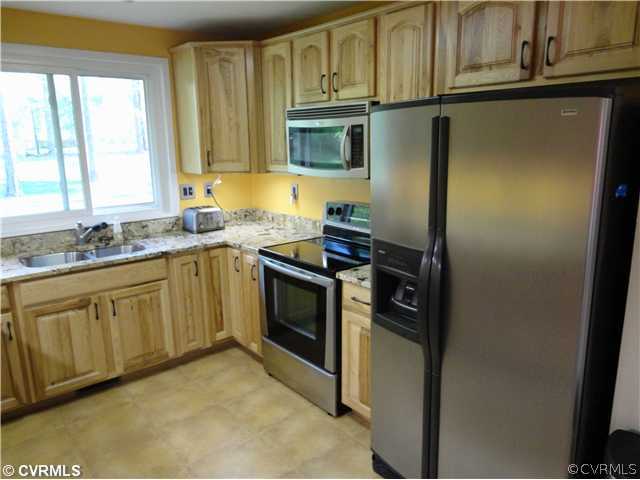 6310 Glebe Point Road Chesterfield, VA 23838 - Photo 4 of 12 a kitchen with stainless steel appliances granite countertop a refrigerator stove and sink